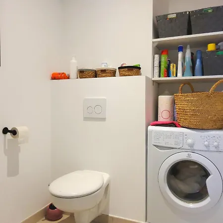 Apartment 2 - 50 M De La - Parking