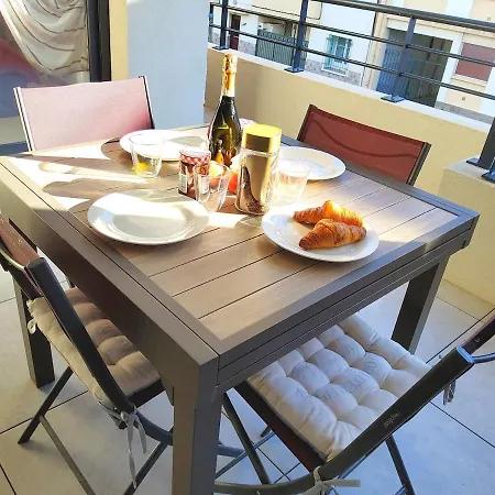 Apartment 2 - 50 M De La - Parking *