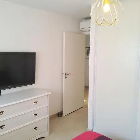 Apartment 2 - 50 M De La - Parking