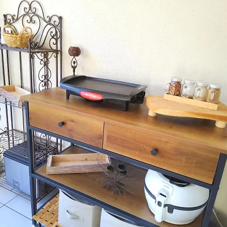 2 - 50 M De La - Parking Apartment *