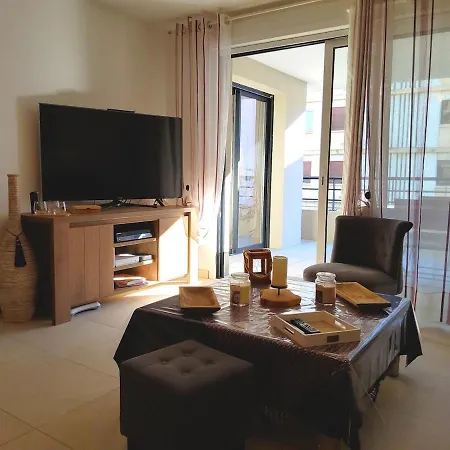 2 - 50 M De La - Parking * Frejus