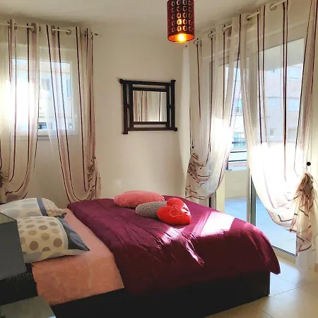 Apartment 2 - 50 M De La - Parking