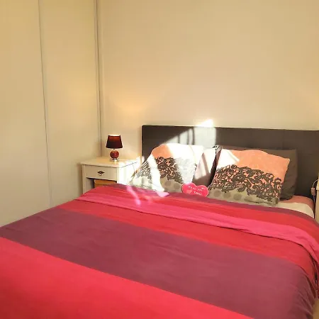 Apartment 2 - 50 M De La - Parking