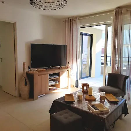 Seduisant 68m2 - 200 M De La - Centre * Saint-Raphael (Var)