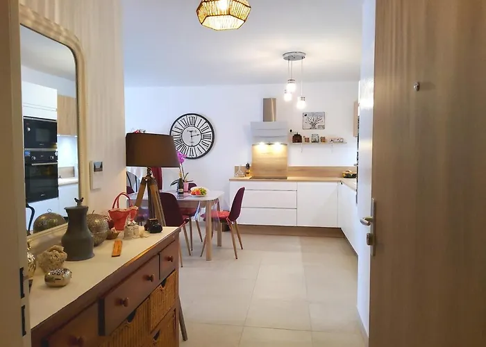 Séduisant 68m2 - 200 M De La - Centre * Saint-Raphaël