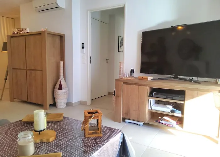 Séduisant 68m2 - 200 M De La - Centre * Saint-Raphaël