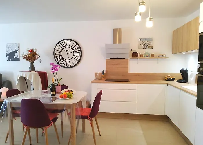 Séduisant 68m2 - 200 M De La - Centre *