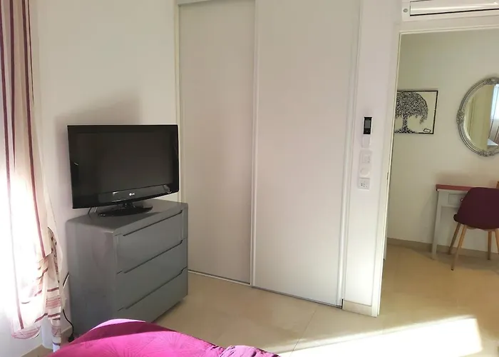 Séduisant 68m2 - 200 M De La - Centre Saint-Raphaël