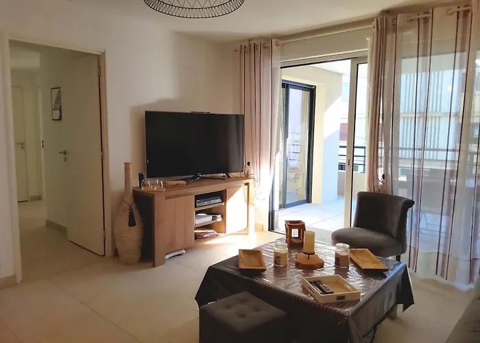 Séduisant 68m2 - 200 M De La - Centre * Saint-Raphaël